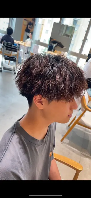 ミディアム パーマ メンズ ナカムラ ツバサのヘアスタイル