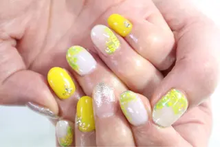 ネイル カラーズビューティサロン所属・石井 桃子のネイルデザイン