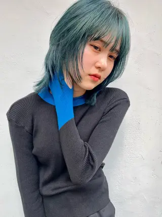 ミディアム カラー iLi所属・iLi 《イリ》のヘアスタイル