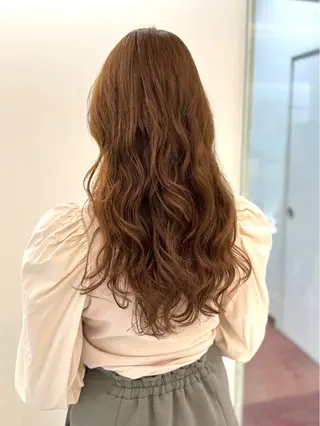 ロング パーマ コテ巻き風パーマ/ キミシマカイトのヘアスタイル