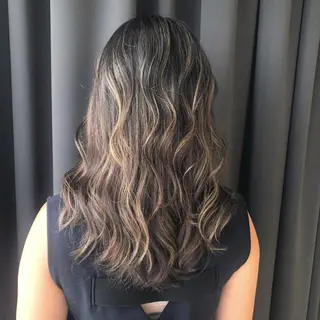 ロング カラー ORIKA 美容室のヘアスタイル