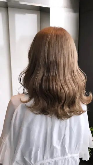 セミロング the OSCAR所属・韓国ヘアスタイリスト Harukaのヘアスタイル