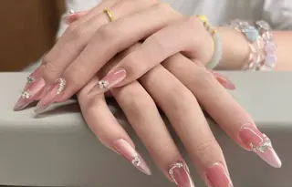 ネイル 高木 維麗絲のネイルデザイン