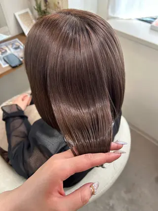 ミディアム カラー shu ブラウンピンクカラーのヘアスタイル
