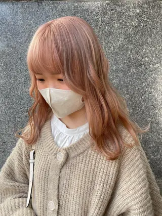 ミディアム カラー tomo🍒パーマ ハイトーン似合わせのヘアスタイル