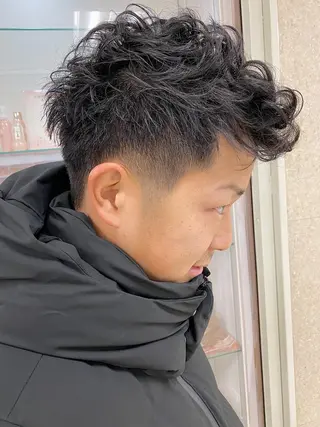 ショート パーマ メンズ 菅村 勇亮のヘアスタイル