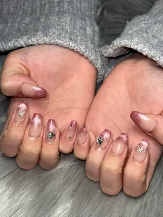 ネイル Momoka 🍑🎀のネイルデザイン