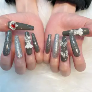 ネイル ゴテゴテ💙ワンホン リオナのネイルデザイン