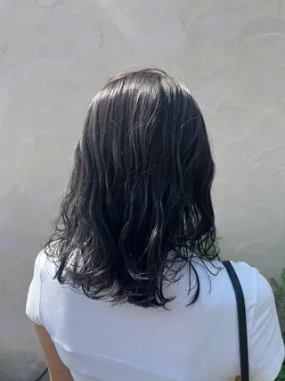 セミロング 伊津 綾理彩のヘアスタイル