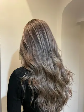 ロング ブリーチ毛矯正.髪質 改善.髪にドラマをのヘアスタイル