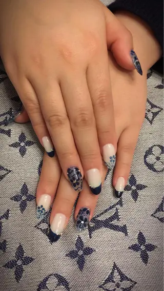 ミディアム ネイル Petite Cannelle所属・Petite Cannelleのネイルデザイン