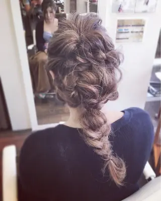 ヘアアレンジ Brooch ブローチのヘアスタイル