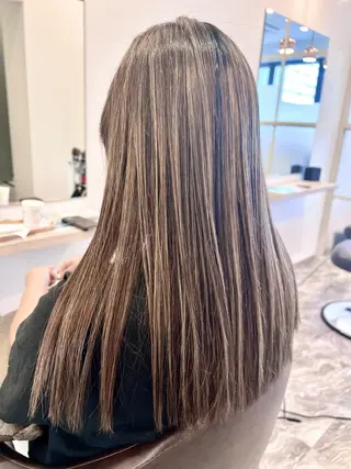 ミディアム ブリーチ毛に縮毛矯正 ✨カラー✨山田 正幸のヘアスタイル