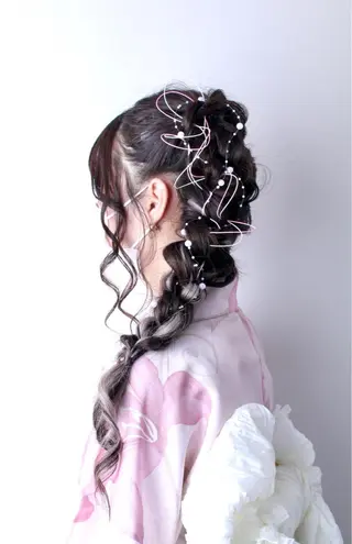 ロング カラー パーマ ヘアアレンジ アイブロウ 推し活専用 【派手髪】飯野ゆかりのヘアスタイル