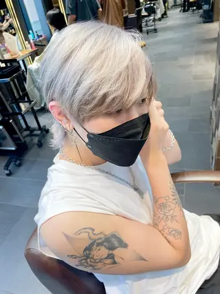 ショート カラー ブリーチ＆縮毛矯正 🧸tomoki🧸のヘアスタイル