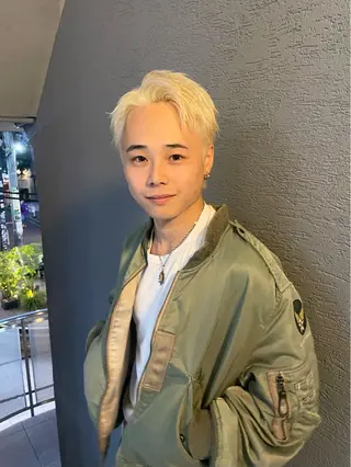 カラー ミルクティーベージュ ブリーチ🖤サヤカのヘアスタイル