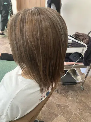 ミディアム 大谷 亜依のヘアスタイル