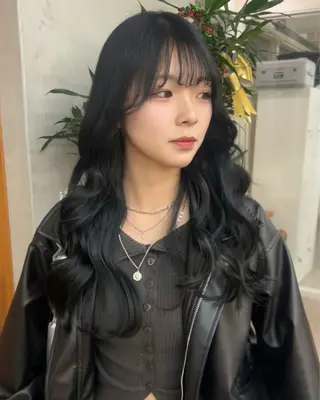 カラー MAMI / Lienのヘアスタイル