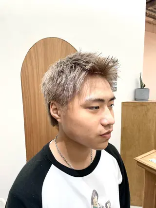 カラー メンズ 慎太朗メンズパーマ/ フェザー/スパイキーのヘアスタイル