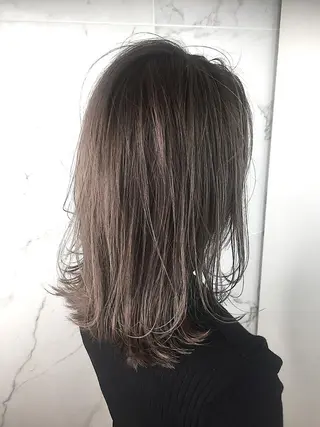ミディアム カラー AVANCE emiのヘアスタイル