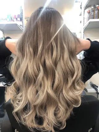 セミロング 100%高級人毛使用 LANIUMEDAのヘアスタイル
