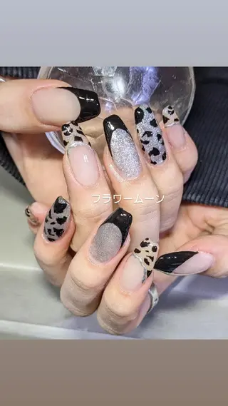 ネイル フラワー ムーンのネイルデザイン