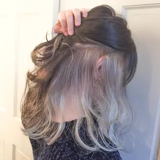 ミディアム カラー ホワイト&レイヤーカ ットエクステ長畠俊輔のヘアスタイル