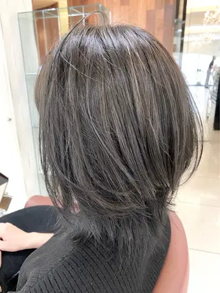 ミディアム カラー 瀬川 茉衣子のヘアスタイル