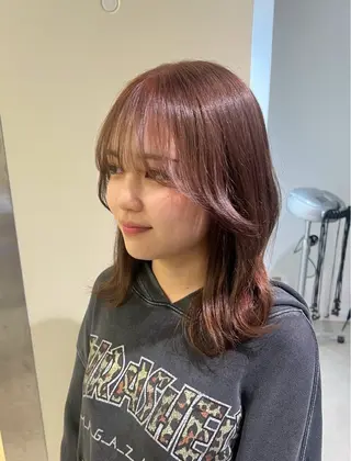 セミロング カラー 艶ハイトーン🔆 ️️️安座間 希のヘアスタイル