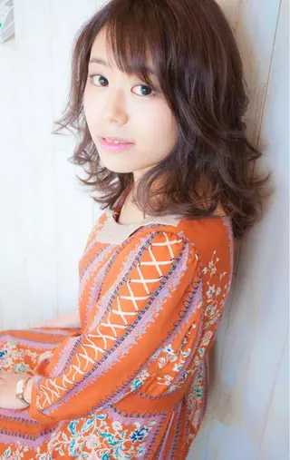 ミディアム 能登谷 きよのヘアスタイル