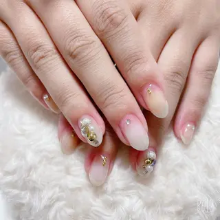 ネイル The Best Beauty受付担当のヘアスタイル