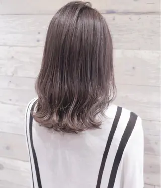 ミディアム カラー 栗原 瑠世のヘアスタイル