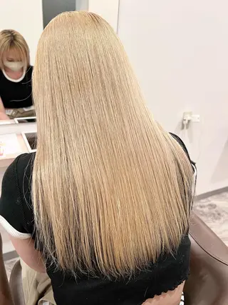 セミロング ブリーチ毛に縮毛矯正 ✨カラー✨山田 正幸のヘアスタイル