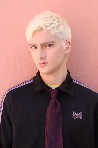 メンズ カラー メンズ ヘアメイク ハイトーン キャロのヘアスタイル