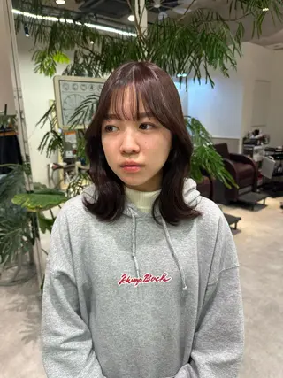 ミディアム カラー レイヤー/顔まわり カット/地毛風カラーのヘアスタイル