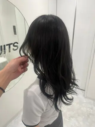 セミロング カラー 暗髪うる艶ヘア🫧 yumi🐈‍⬛🪽のヘアスタイル