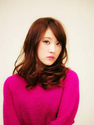 ミディアム Ruheplatz所属・HIKARI@ Ruheplatzのヘアスタイル