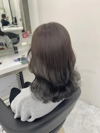 セミロング オリーブカラー🫒 レイヤーカット✂︎のヘアスタイル