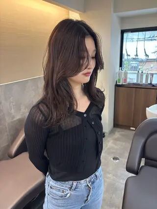 ロング カラー 渡 汐音のヘアスタイル