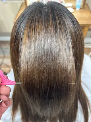 セミロング 志賀　輝/ハイライト /縮毛矯正/髪質改善のヘアスタイル