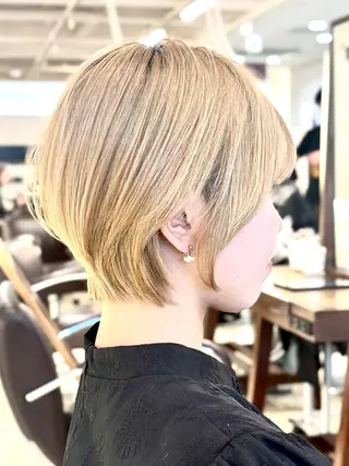 ショート 似合わせカット・透明 感カラー👑縮毛矯正のヘアスタイル