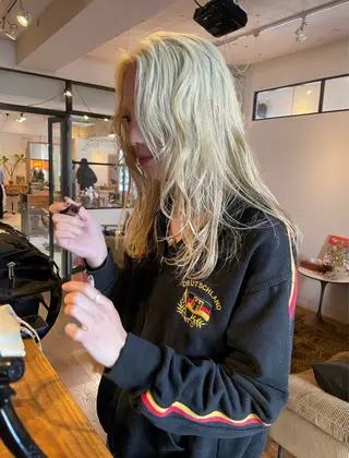 セミロング カラー ファッションに 溶け込むstyleのヘアスタイル