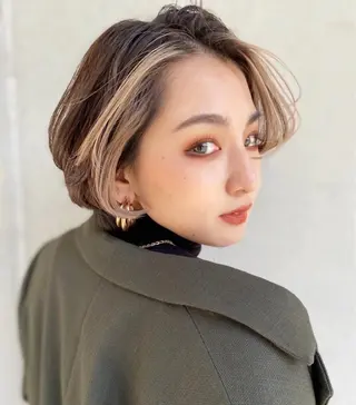 ショート カラー mimiiy梅田 中崎町ハイトーンのヘアスタイル