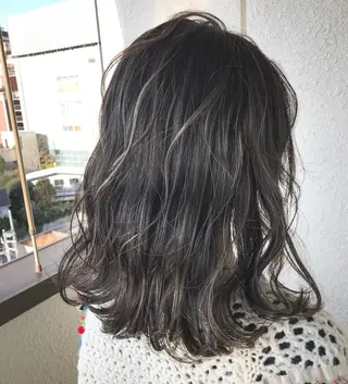 ミディアム カラー ヘアアレンジ メンズハイトーン メンズバレイヤージュのヘアスタイル