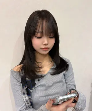 カラー 𝑦𝑢𝑟𝑖𝑎 MIRAのヘアスタイル