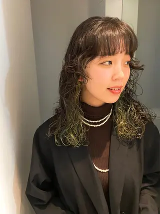 ミディアム カラー écouter所属・ショート/ウルフ ハイトーン/カイセイのヘアスタイル