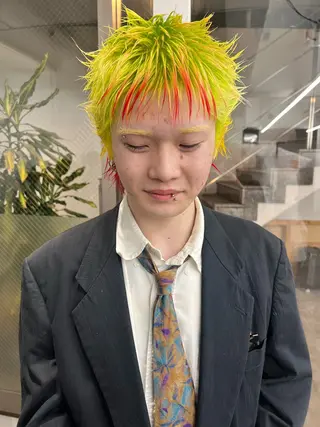 ショート ハイトーン、艶カラー 24時間可能しょあのヘアスタイル