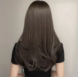 セミロング カラー 諸井 芽のヘアスタイル