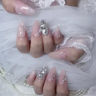 ネイル MINAMI໒꒱ Y2K、韓国ガーリーのネイルデザイン