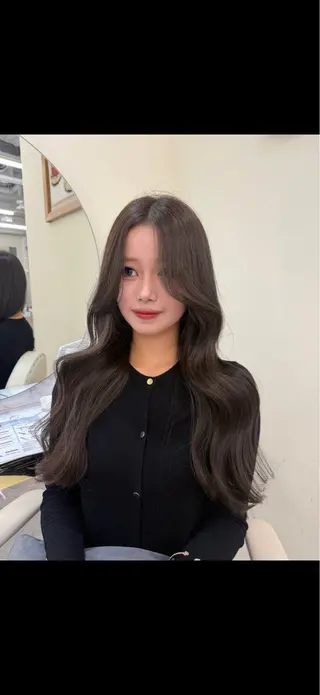 ロング 透明感カラー/レイヤ ー/momo🎀のヘアスタイル